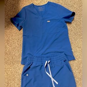 Figs women’s M scrub set